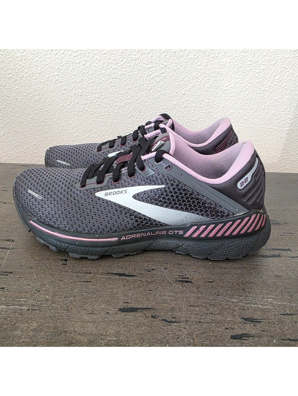 Brooks Adrenaline GTS 22 Women’s Size 9 Black Pink Running Athletic Shoes